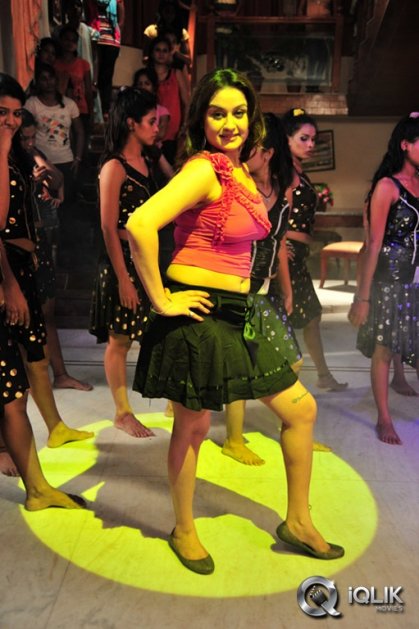 Amma Nanna Oorelithe